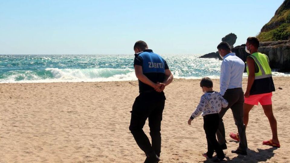 Denize girmek yasaklanınca herkes oraya koştu!