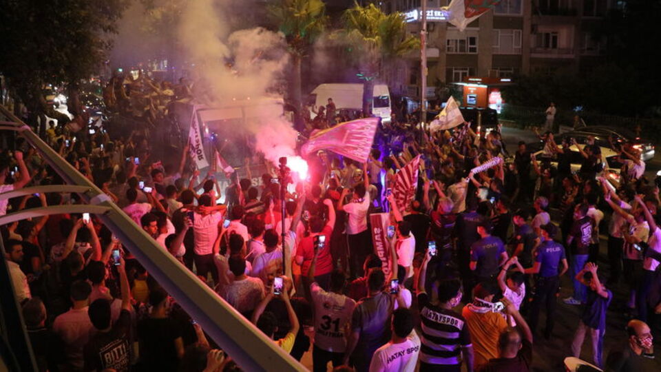 Hatayspor şampiyonluğunu kutluyor