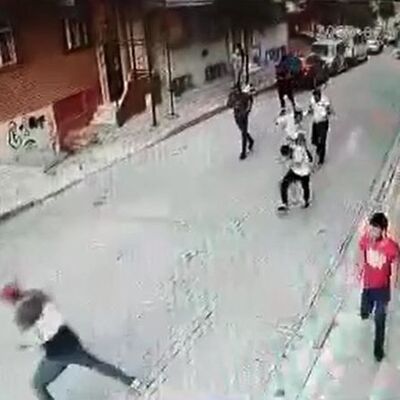 Annenin beklenmeyen müdahalesi kamerada!