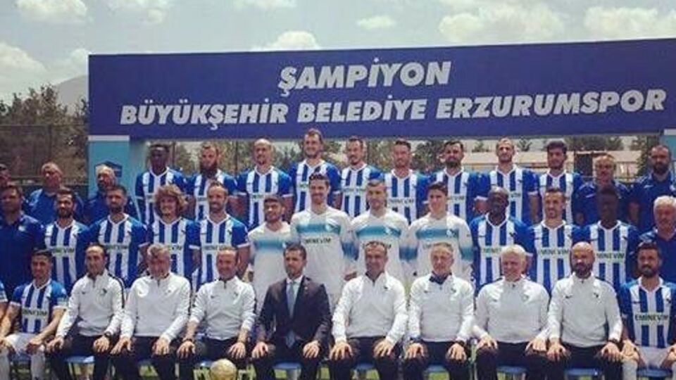 Erzurumspor kupayla poz verdi