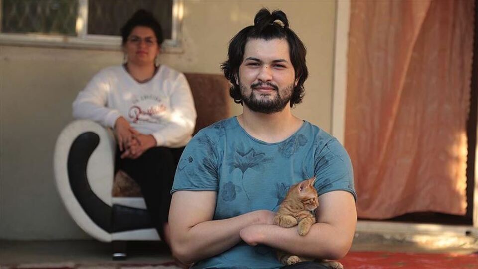 Elsiz ve ayaksız doğdu ama...