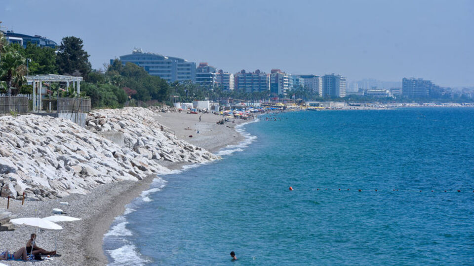 60 yılda 35 metre yuttu! Ünlü sahil tehlikede
