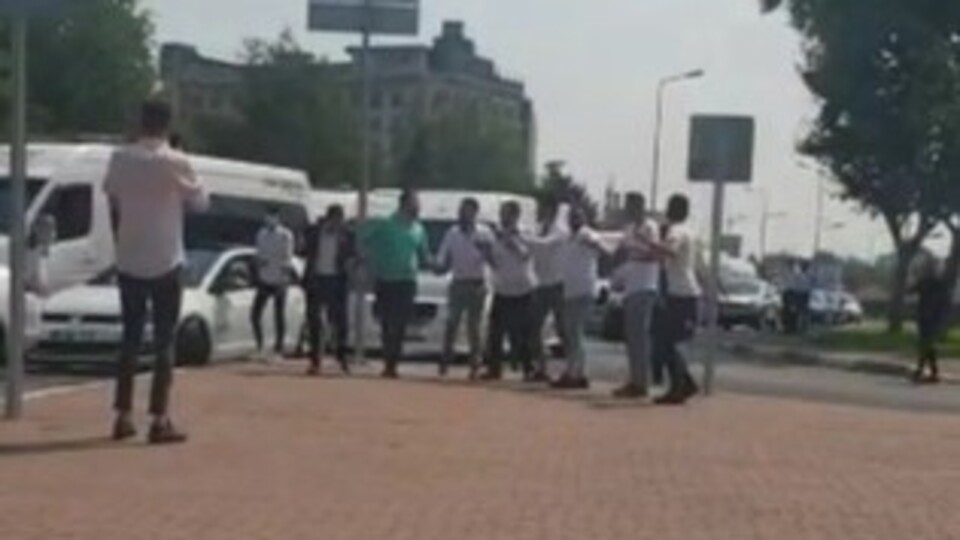 Trafiğin ortasındaki bu görüntüye ceza yağdı!