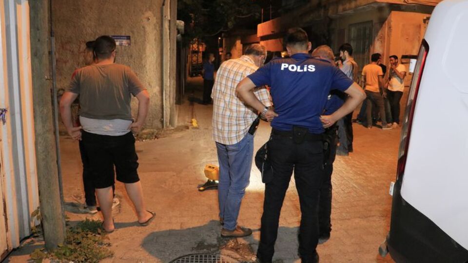 Yeğenine kurşun yağdırdı!