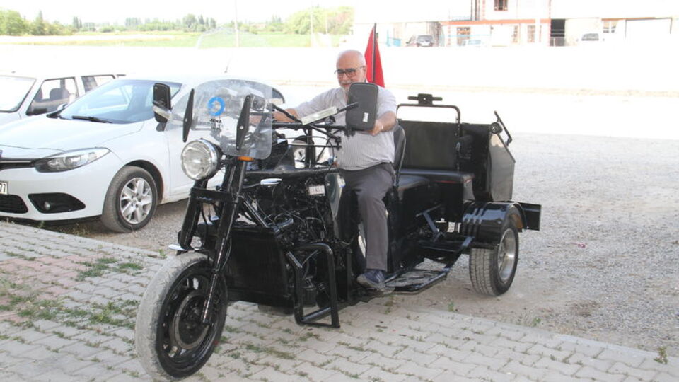 Video izleyerek yaptı... Motor limuzine büyük ilgi!