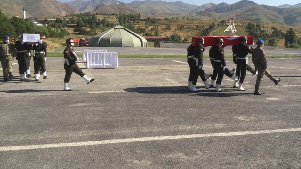 Hakkari şehitleri için ilk tören