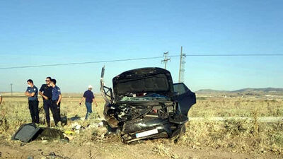 Otomobil ile TIR çarpıştı: 2 ölü, 3 yaralı