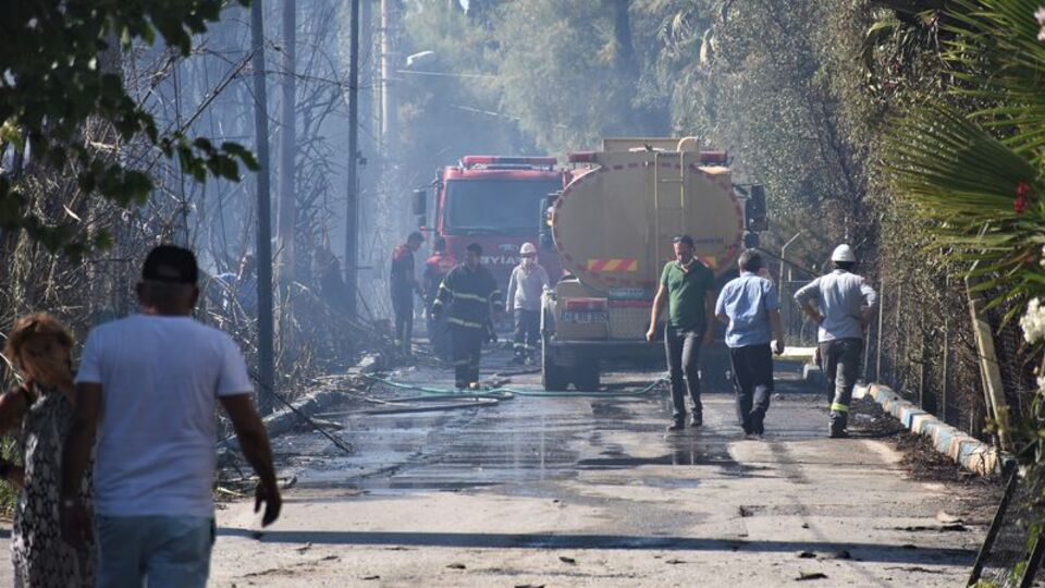 Yangına müdahale eden 15 kişi yaralandı