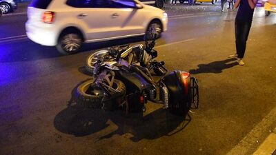 İzmir'de trafik kazası: 1'i polis 2 yaralı