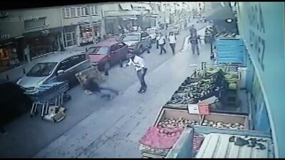 Kadıköy'de sokak ortasında bıçakladı