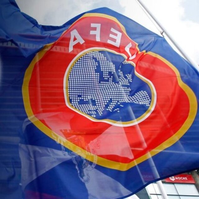 UEFA'dan Fenerbahçe'ye para cezası