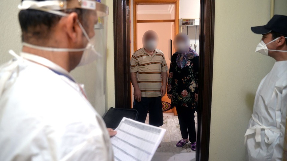 Karantina evlerine polisli baskın