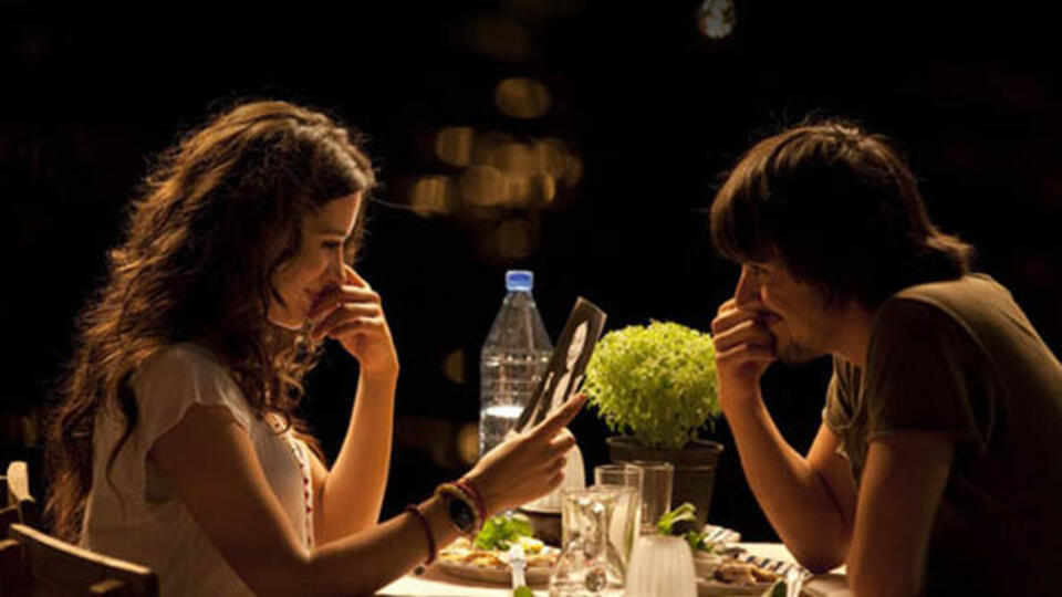 Aşk Tesadüfleri Sever filmi oyuncuları kimler?