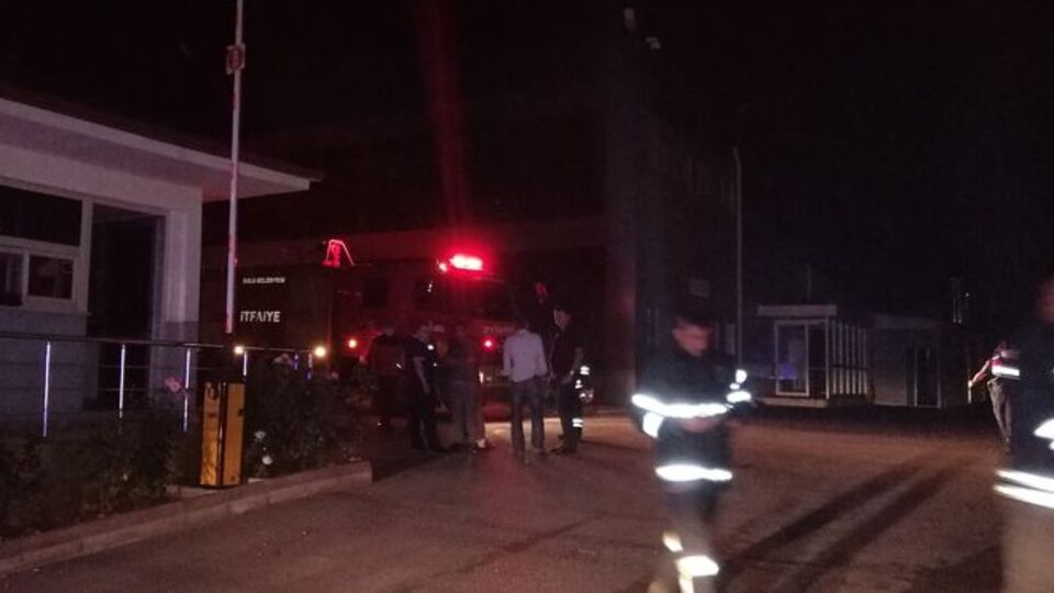 İlaç fabrikasının buhar kazanı patladı