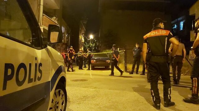 Kızıyla aynı evde yaşayan kişi ve babasını vurdu