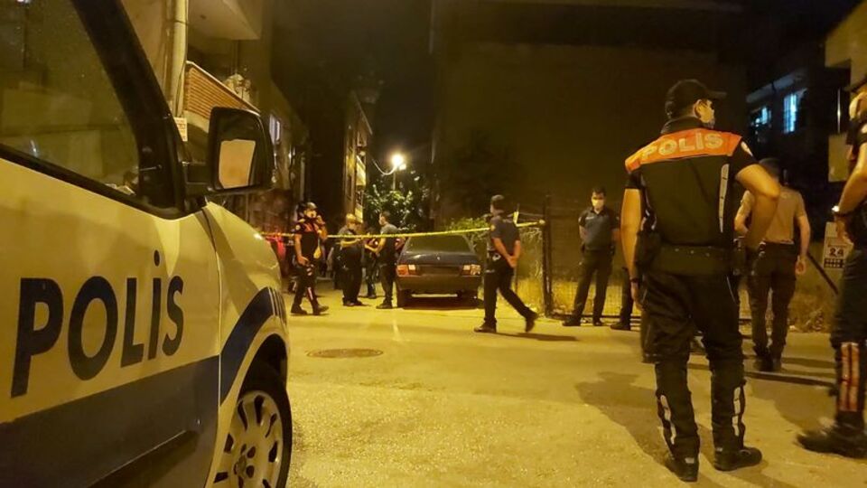 Kızıyla aynı evde yaşayan kişi ve babasını vurdu