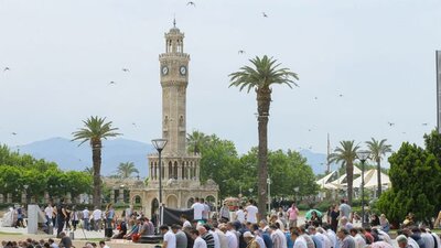 İzmir cuma saati kaçta?