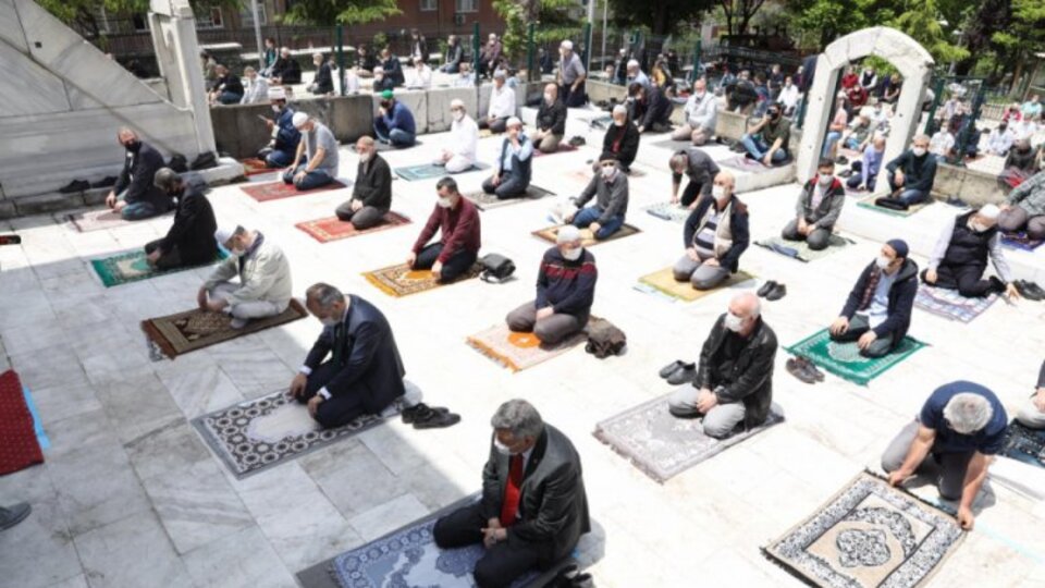 Bursa cuma saati kaçta?