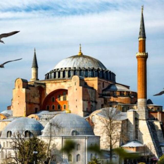 İstanbul cuma saati kaçta?