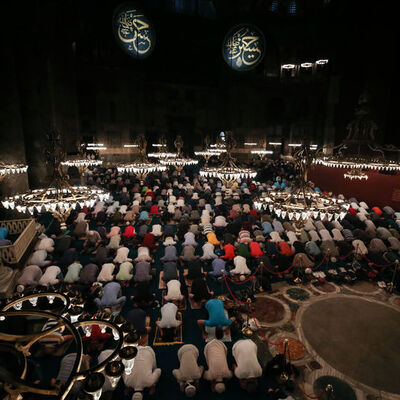 Ayasofya Camii'nde ilk sabah namazı