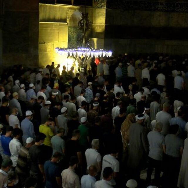 Ayasofya Camii'nde yoğunluk gece boyu sürdü