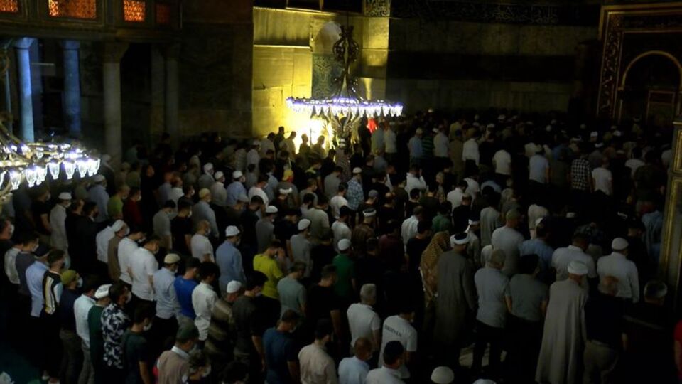 Ayasofya Camii'nde yoğunluk gece boyu sürdü