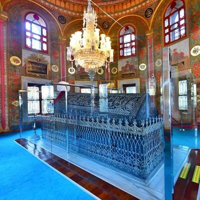 Ayasofya’nın açılmasının ardından Fatih Sultan Mehmet Han’ın kabrine vatandaş akını
