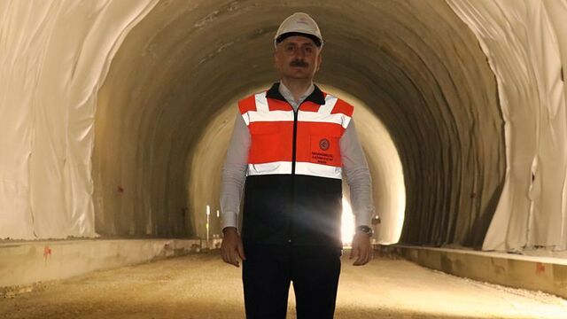 Bakan Karaismailoğlu: 30 dakikalık mesafe 7 dakikaya inecek