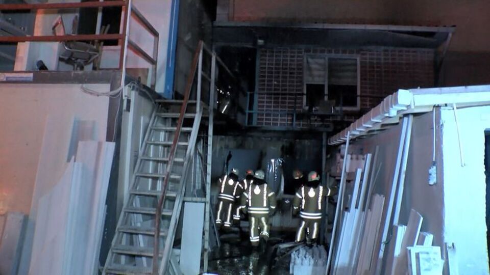 Ataşehir'de işçilerin kaldığı konteynerde yangın