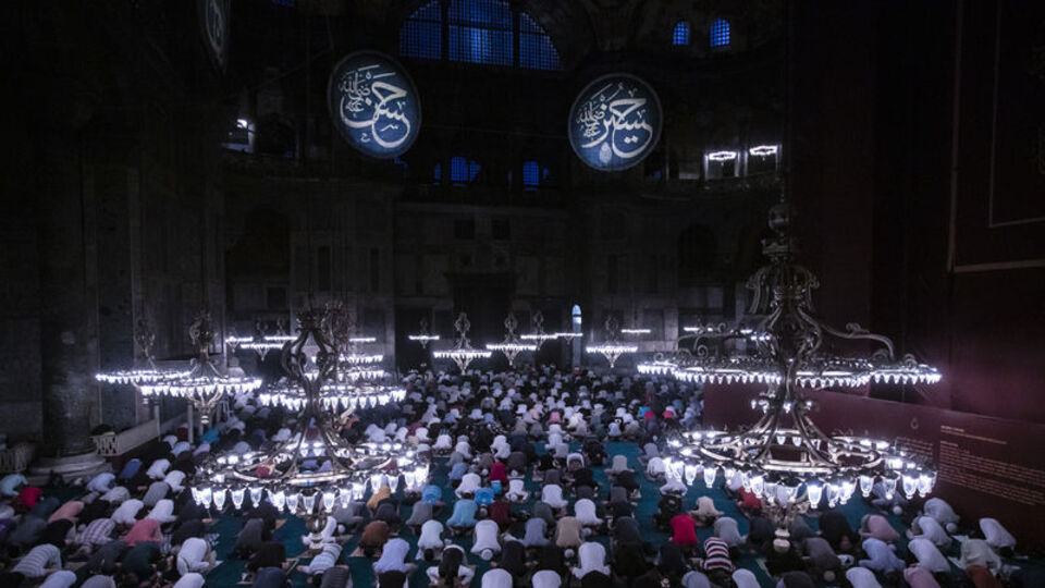 Ayasofya'da ikinci sabah namazı