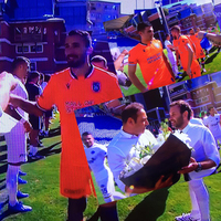 Paşa'dan şampiyona alkış ve çiçekli karşılama