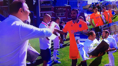 Paşa'dan şampiyona alkış ve çiçekli karşılama