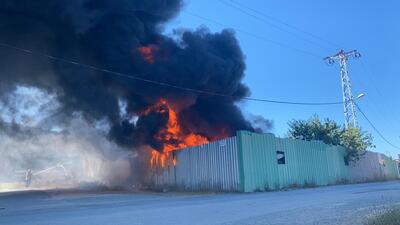 Araç hurdalığında feci yangın!