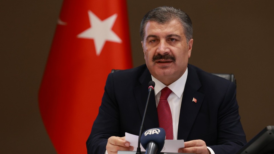 Koronavirüs salgınında yeni vaka sayısı 927