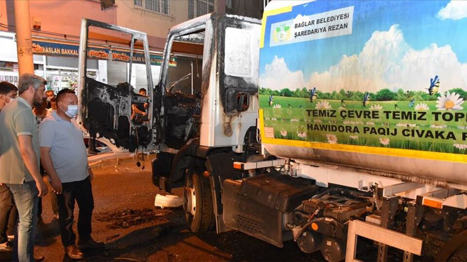 Diyarbakır'da temizlik aracı yakıldı!