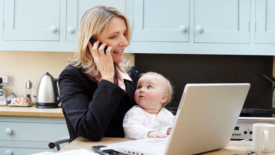 Çalışan annelere 300 Euro'luk destek