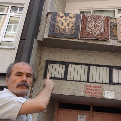 Balkondan düşen çocuğu ölümden kurtardı!