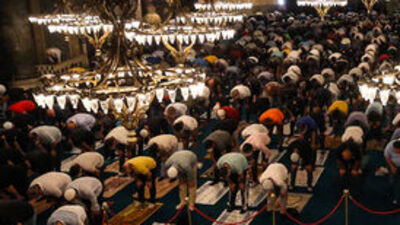 Ayasofya'da yoğunluk sürüyor