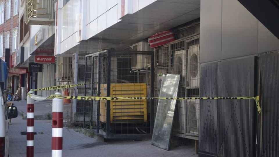 Arnavutköy'de şüpheli valiz paniği