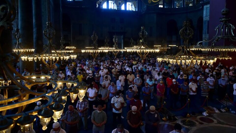 Ayasofya Camii'nde sabah namazı yoğunluğu