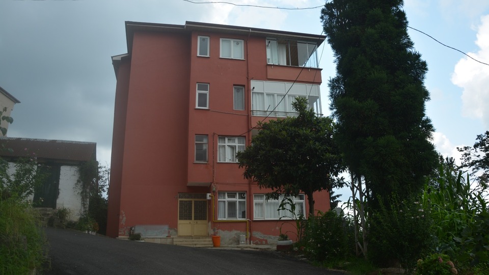 Sepetteki 430 bin lirayı alıp, ekmek bıraktı