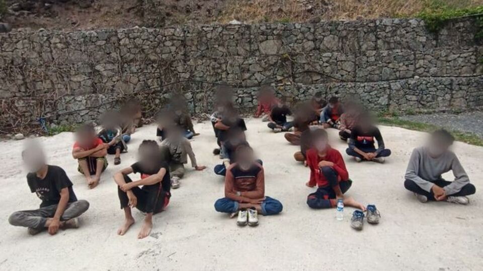 Artvin'de 34 düzensiz göçmen yakalandı