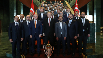 Erdoğan, şampiyon Başakşehir'i kabul etti