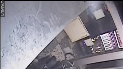 Büfede kalaslı saldırı kamerada!