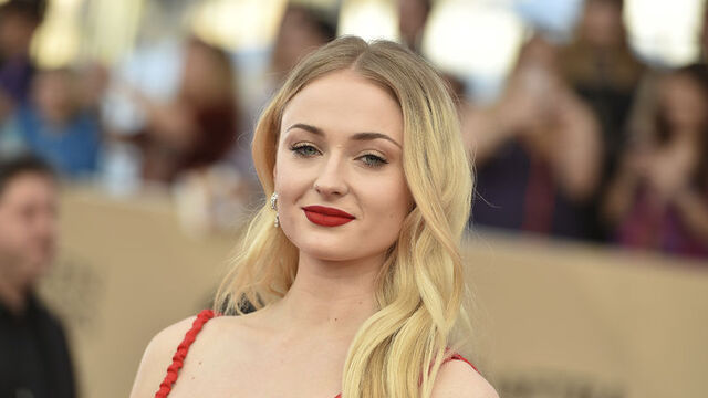Sophie Turner anne oldu