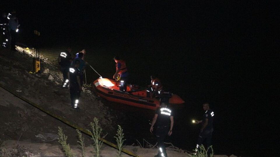 İtfaiye eri gölette boğuldu