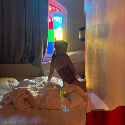 Merve'den yatak pozu