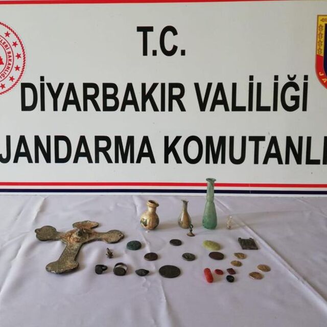 Tarih eser satan 4 kişiye suçüstü