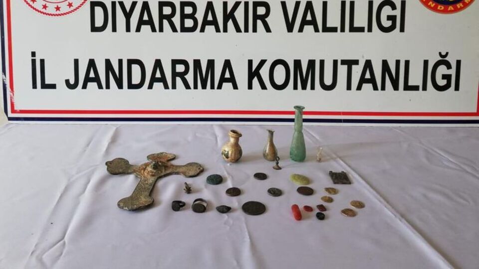 Tarih eser satan 4 kişiye suçüstü