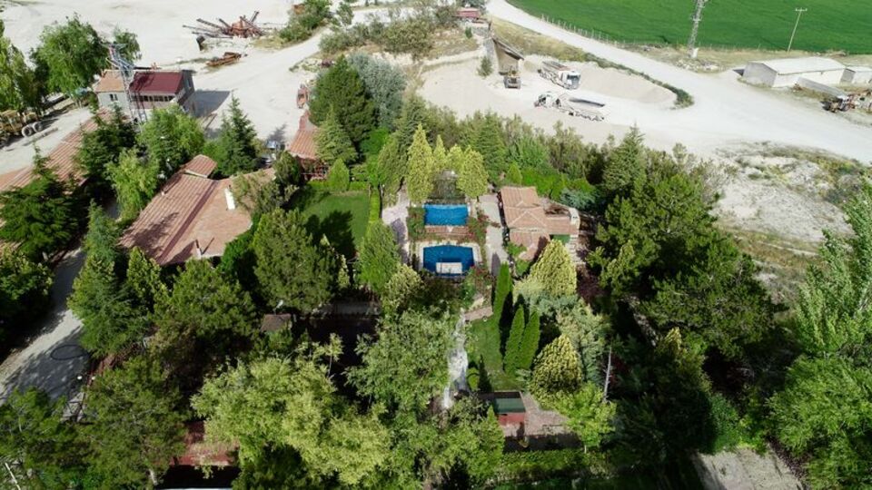 Kurak araziyi 30 yılda vahaya çevirdi